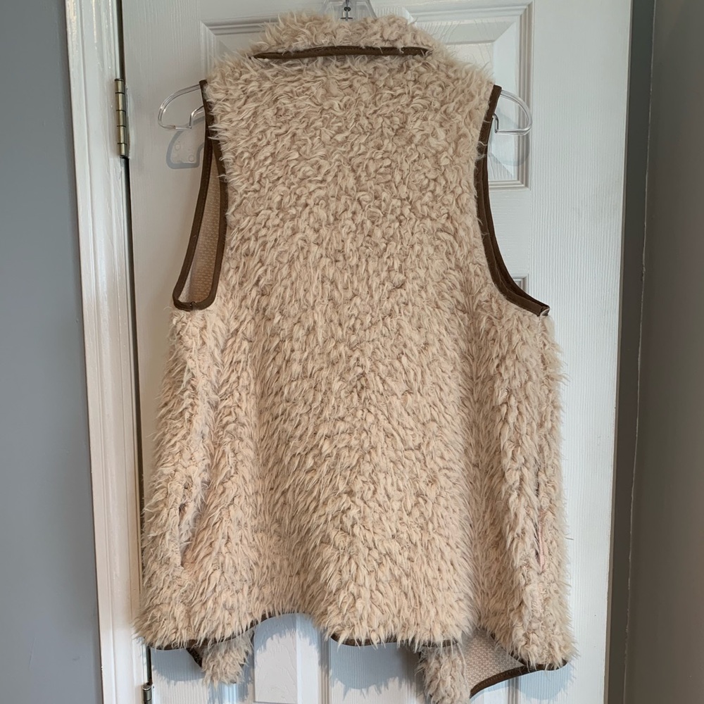 Vest - Picture 2 of 4
